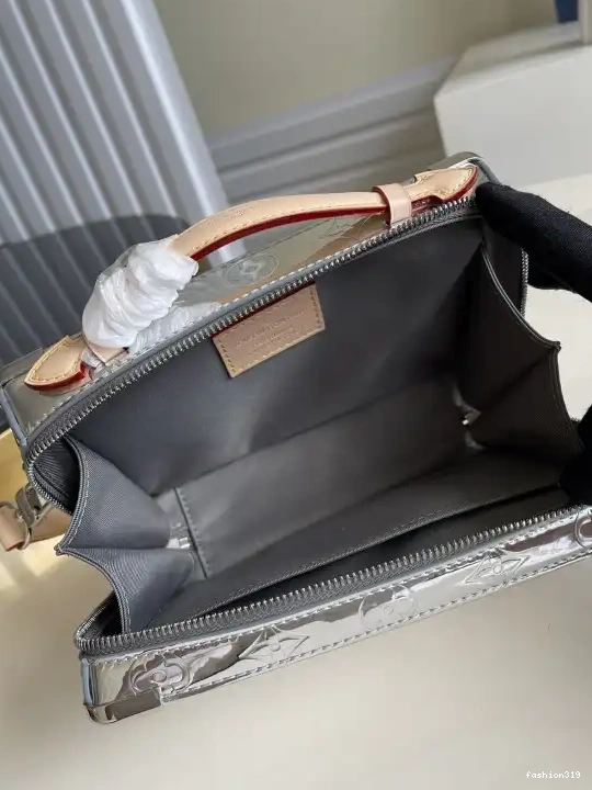 LOUIS HANDLE VUITTON TRUNK 0328